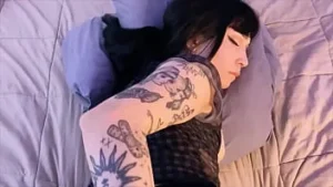 Sexy Kisses – Horny Personal Trainer Bunny Madison Cannot Resist Riding