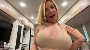 Seeex – I Caught My Big Ass Step Mom Getting